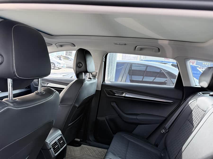 Skoda Karoq 2020 car image #14