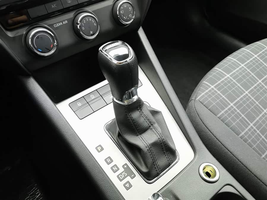 Skoda Octavia 2020 car image #14