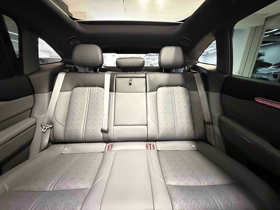Zeekr 7X 2024 car image #14