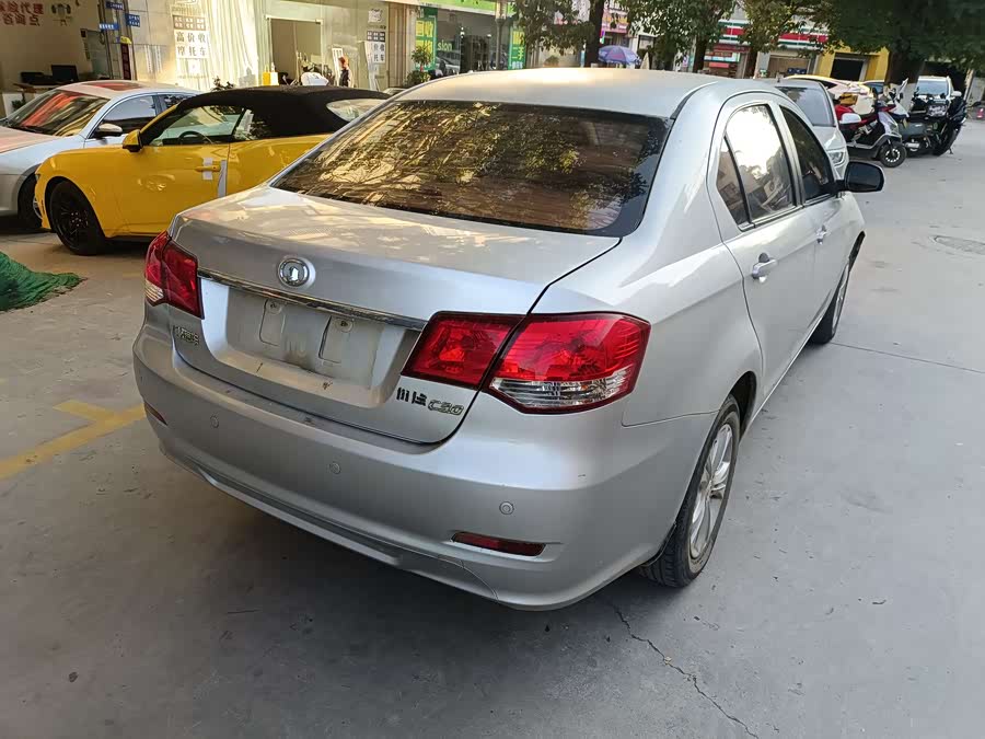 Great Wall C30 2012 car image #14