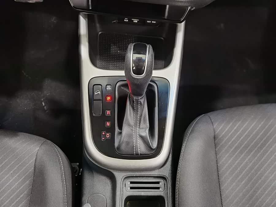 Kia Stonic 2016 car image #14