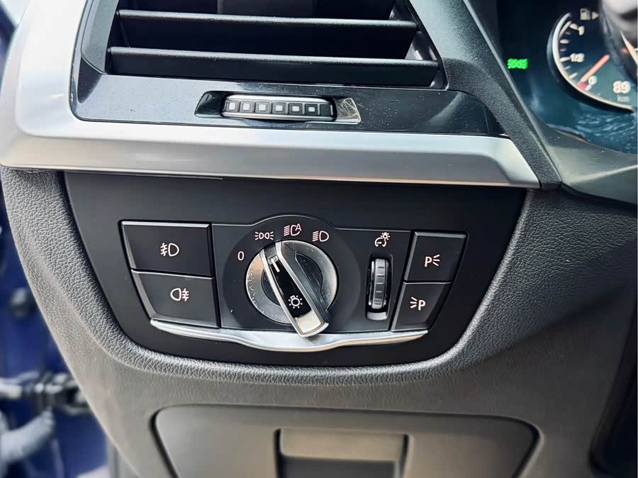 BMW X3 2018 car image #14