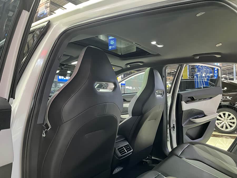 Changan UNI-V iDD 2024 car image #14