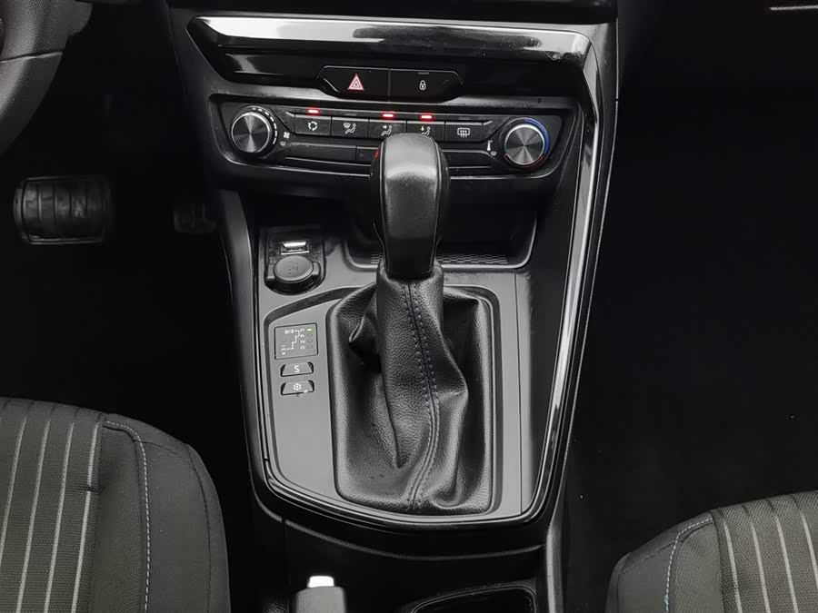 Peugeot 308 2017 car image #14