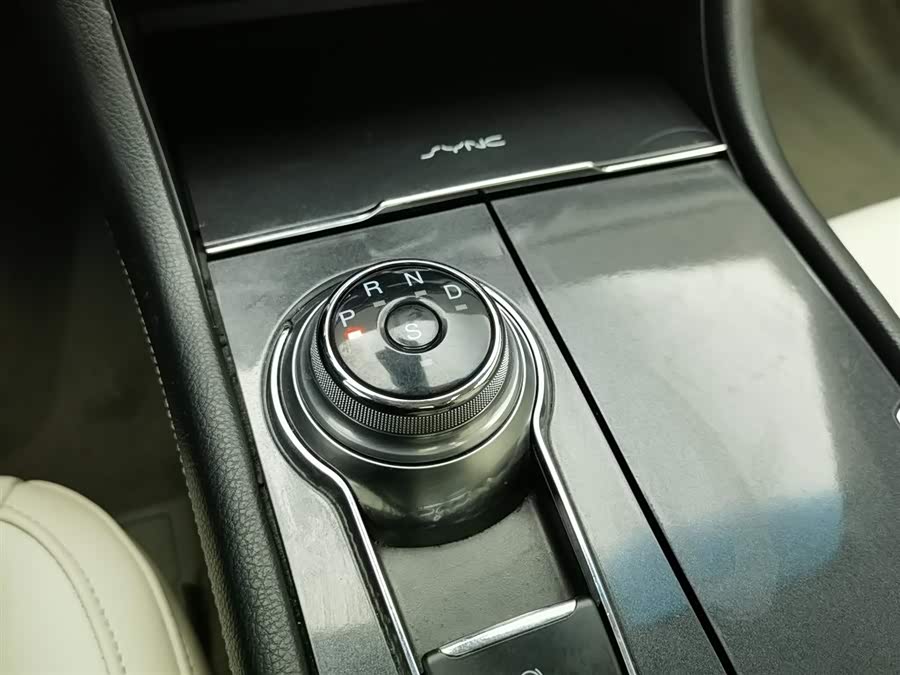 Ford Taurus 2017 car image #14