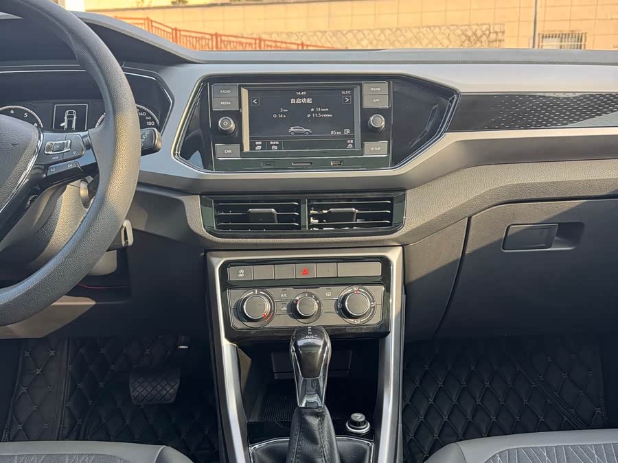Volkswagen T-Cross 2019 #14 Volkswagen T-Cross 2019 car image #14