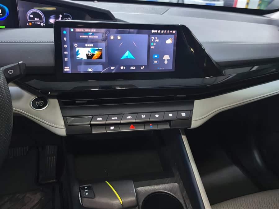 Changan UNI-V iDD 2023 car image #14