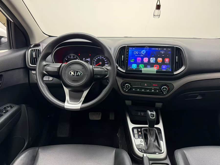 Kia Stonic 2017 #14 Kia Stonic 2017 car image #14