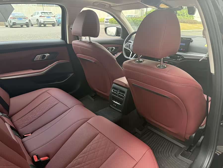 BMW i3 2024 car image #14