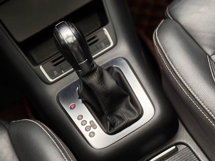 Volkswagen Tiguan 2018 car image #14