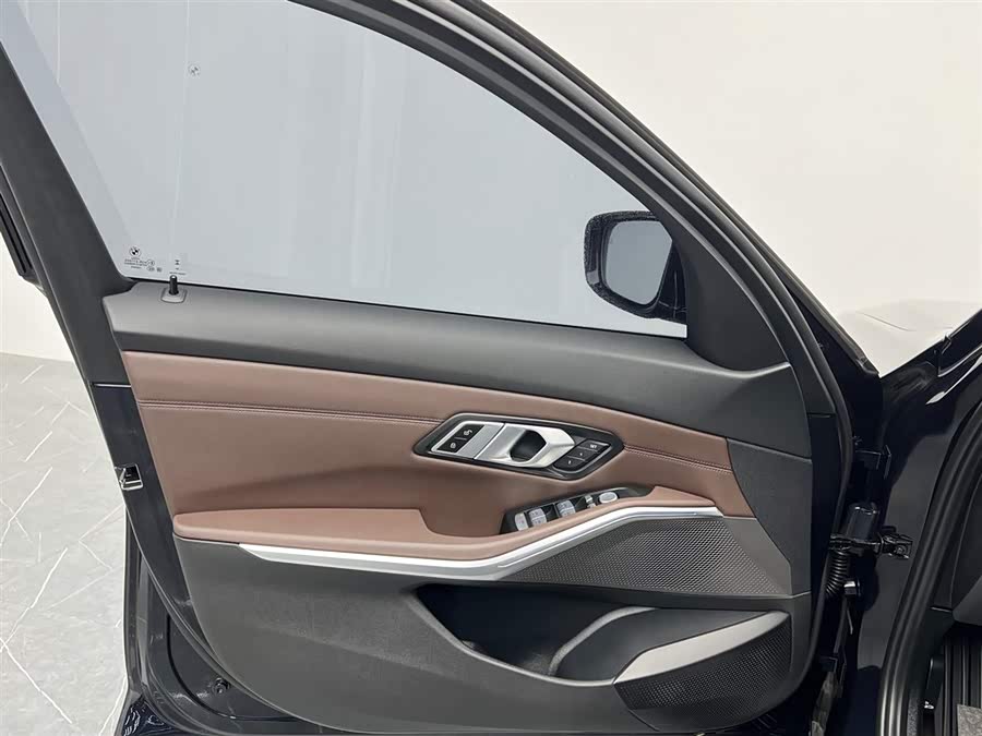 BMW i3 2024 car image #14