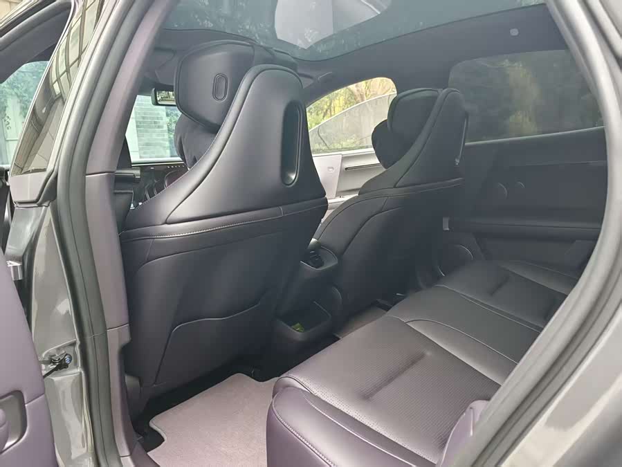 阿维塔 阿维塔06 2025 汽车图片 #14