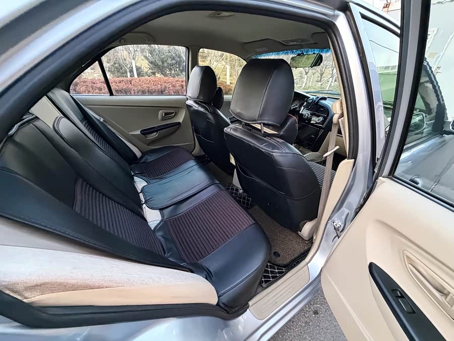 Soueast V3 Lingyue 2014 car image #14