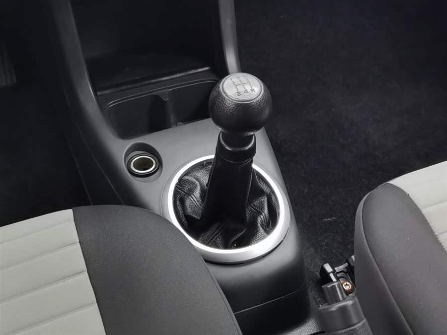 Suzuki Swift 2015 car image #14