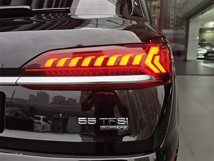 Audi Q7 2023 car image #14