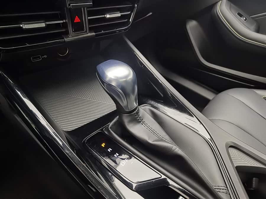Roewe i5 2022 car image #14