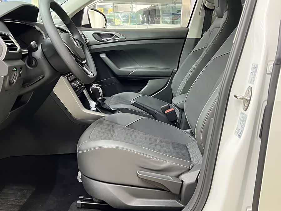 Volkswagen T-Cross 2021 car image #14