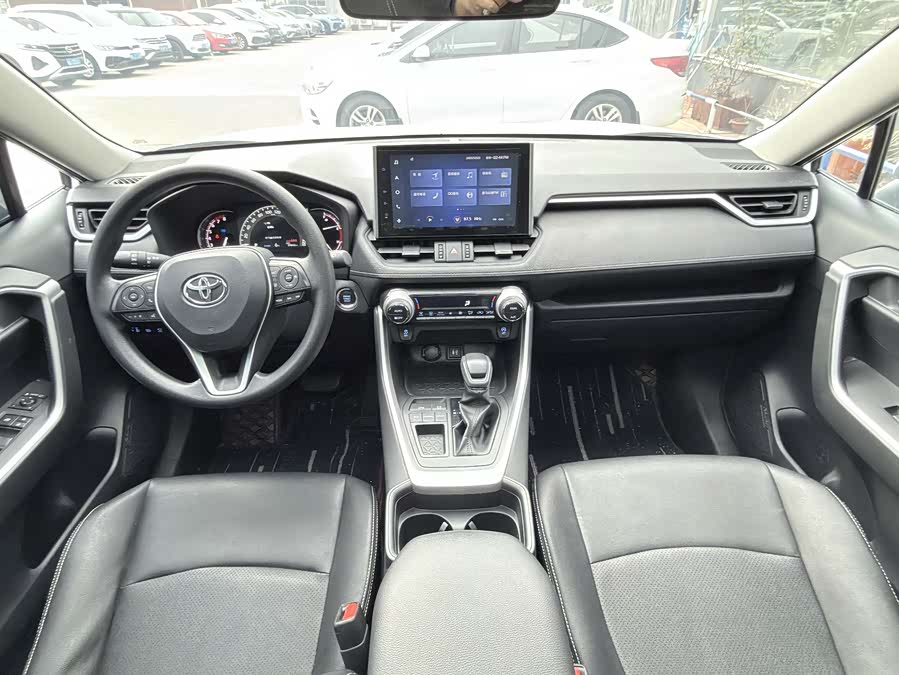 Toyota RAV4 2022 car image #14