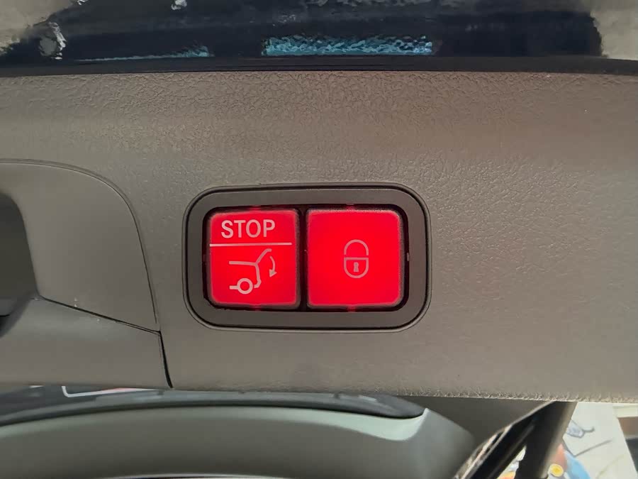 Mercedes-Benz GLE Class 2020 car image #14