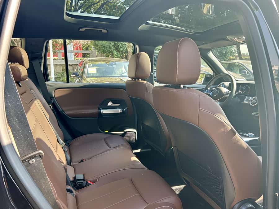 Mercedes-Benz GLB Class 2025 car image #14