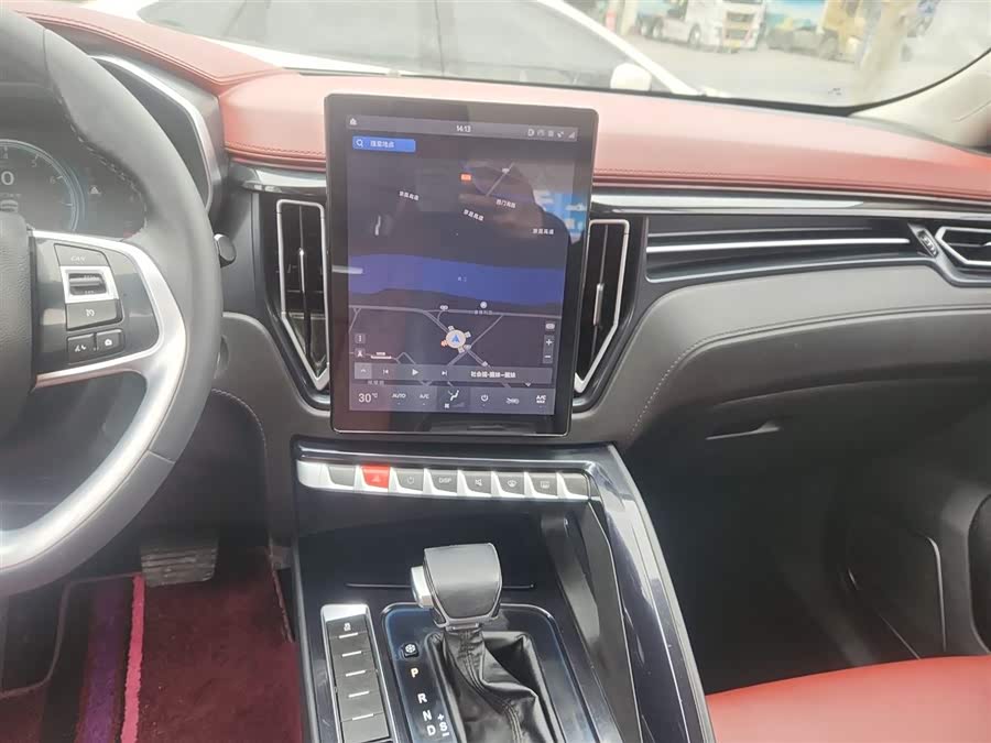 Forthing T5 2019 #14 Forthing T5 2019 صورة سيارة #14