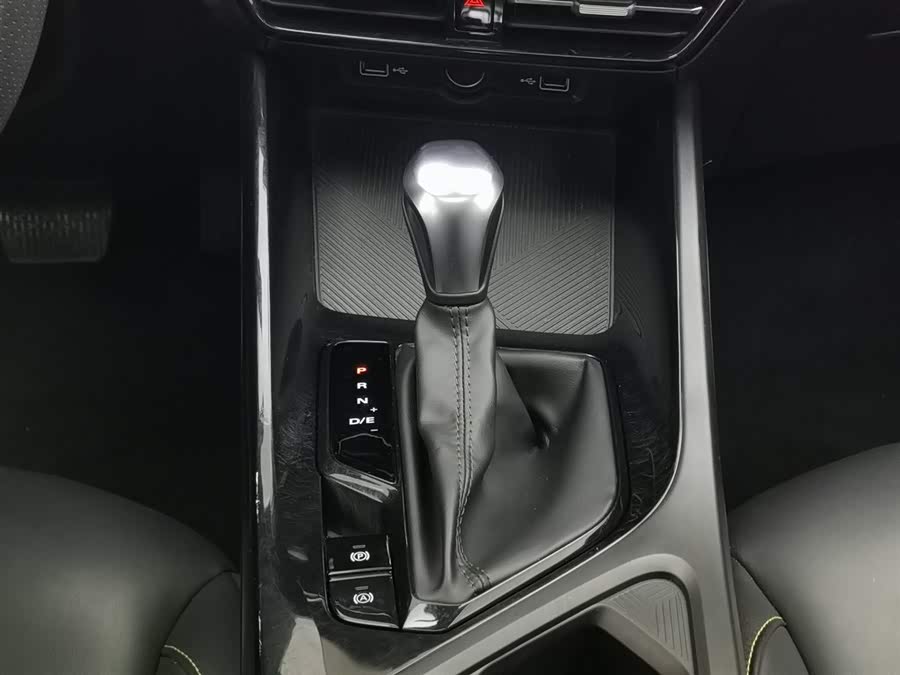 Roewe i5 2022 car image #14