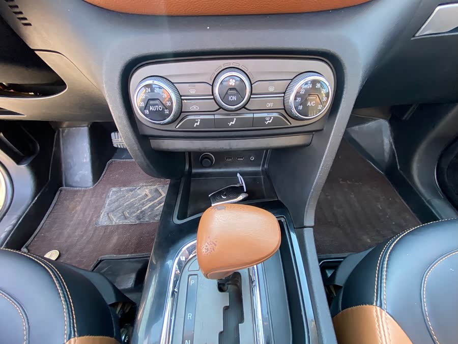 Soueast DX7 2016 car image #14