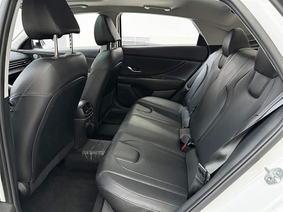 Hyundai Elantra 2023 car image #14