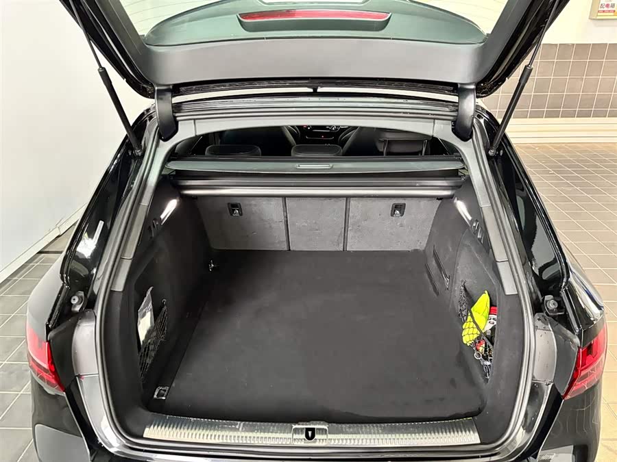 Audi RS 4 2023 immagine di auto #14