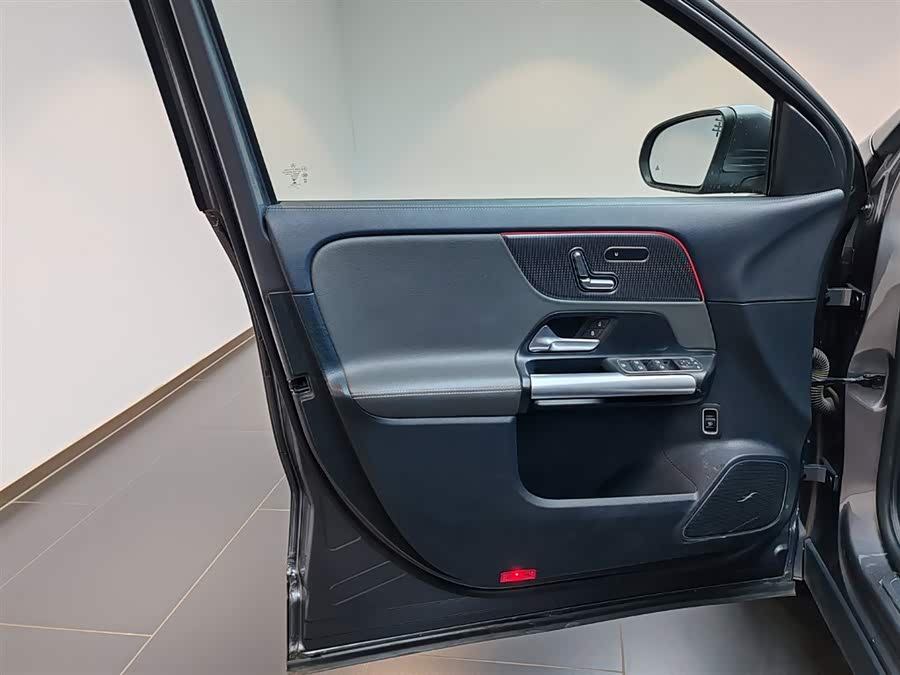 Mercedes-Benz EQA Class 2022 immagine di auto #14