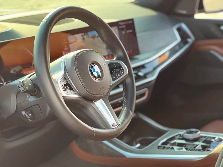 BMW X7 2024 car image #14