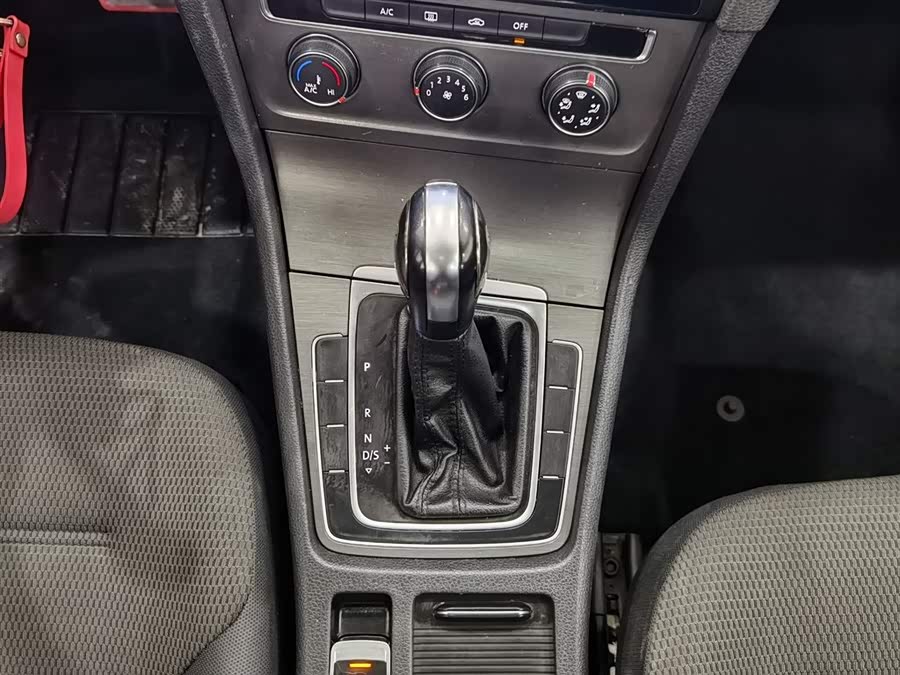 Volkswagen Golf 2016 car image #14