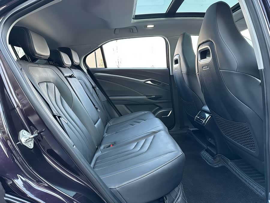 哪吒汽车 哪吒U 2021 #14 哪吒汽车 哪吒U 2021 汽车图片 #14