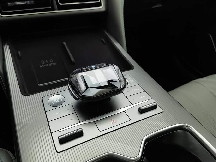 BYD SongL DM-i 2025 car image #14
