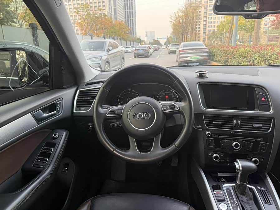 Audi Q5 2018 صورة سيارة #14