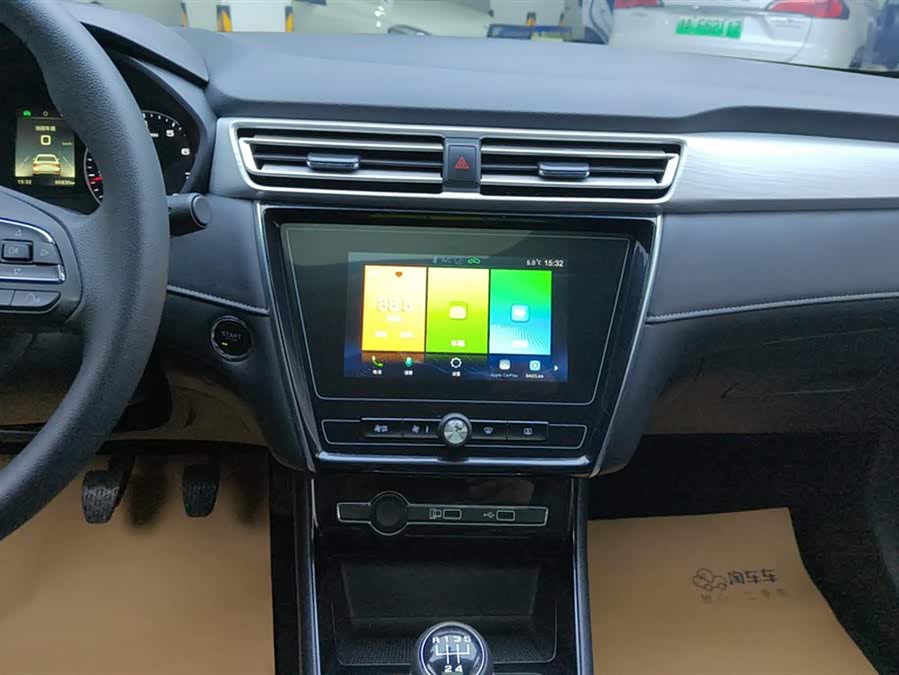 Roewe i5 2020 #14 Roewe i5 2020 car image #14