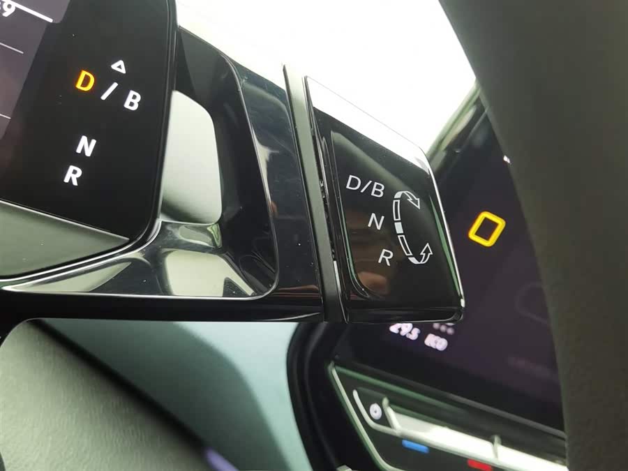 Volkswagen ID.4 X 2021 immagine di auto #14