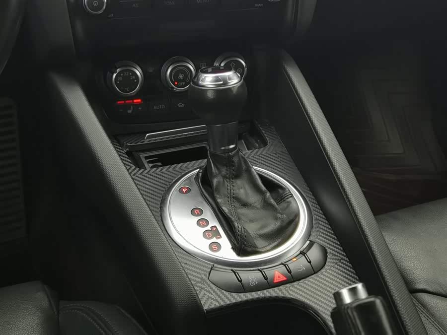 Audi TT 2011 car image #14