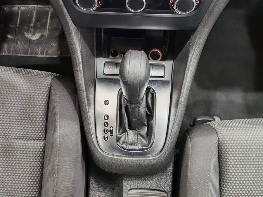 Volkswagen Golf 2013 car image #14