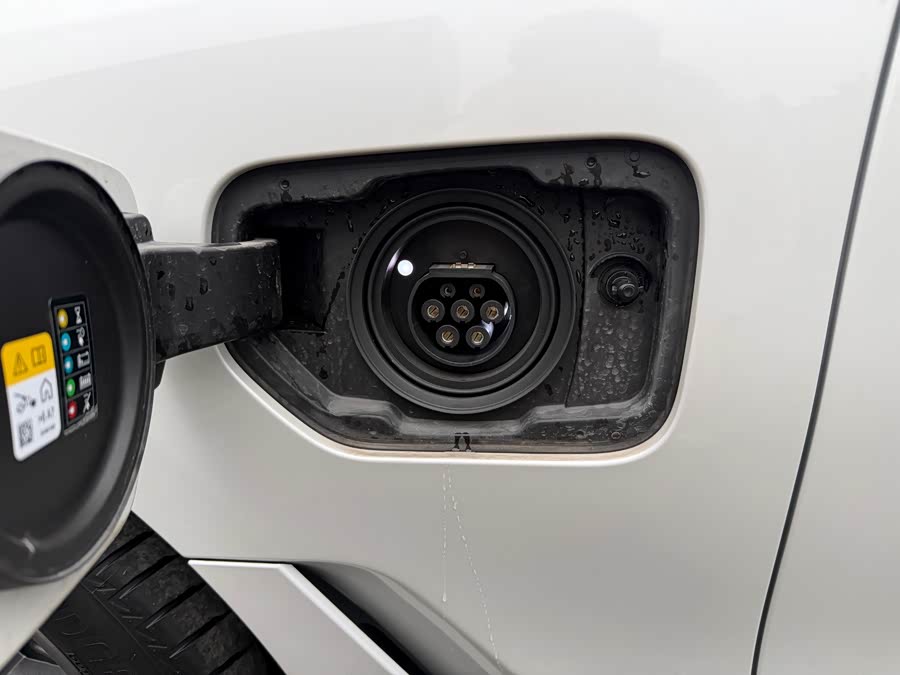BMW i3 2024 car image #14