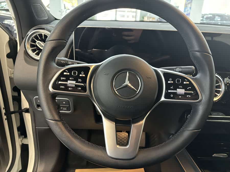 Mercedes-Benz GLB Class 2020 car image #14
