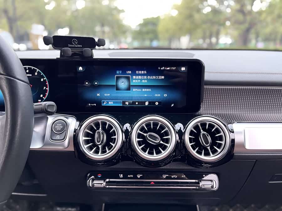 Mercedes-Benz GLB Class 2022 #14 Mercedes-Benz GLB Class 2022 car image #14