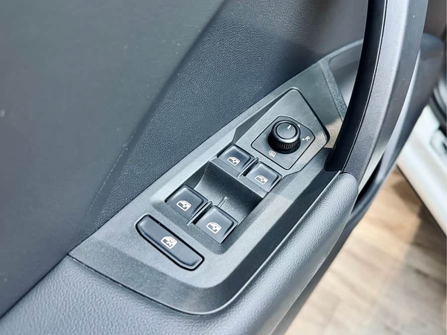 Volkswagen Tharu 2021 car image #14