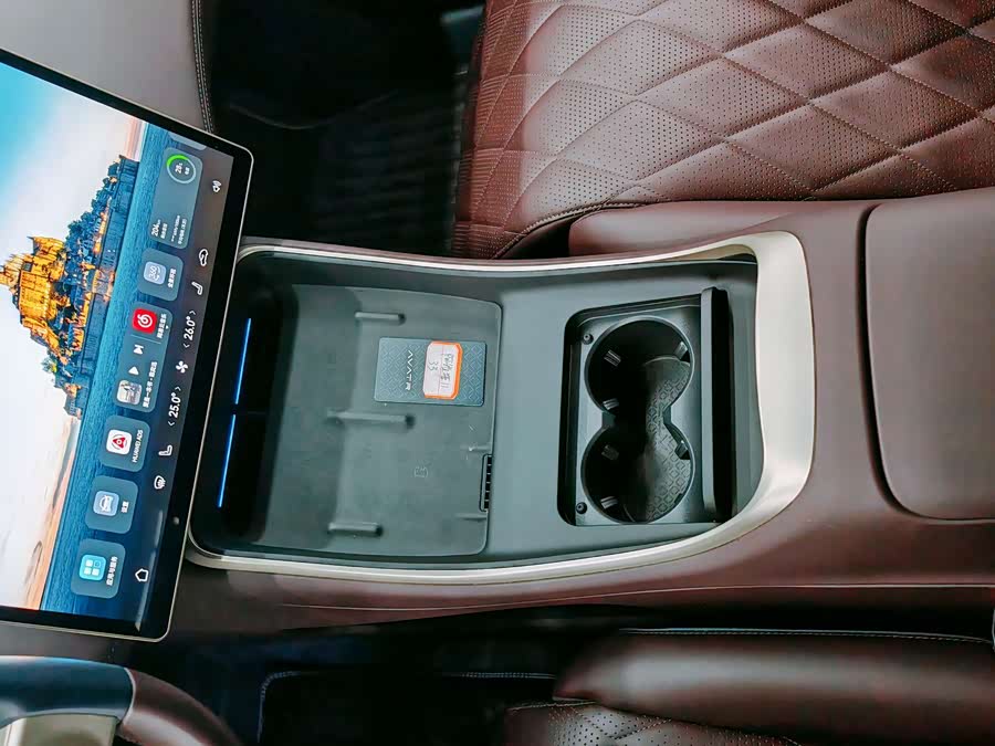 Avatr 11 2024 car image #14