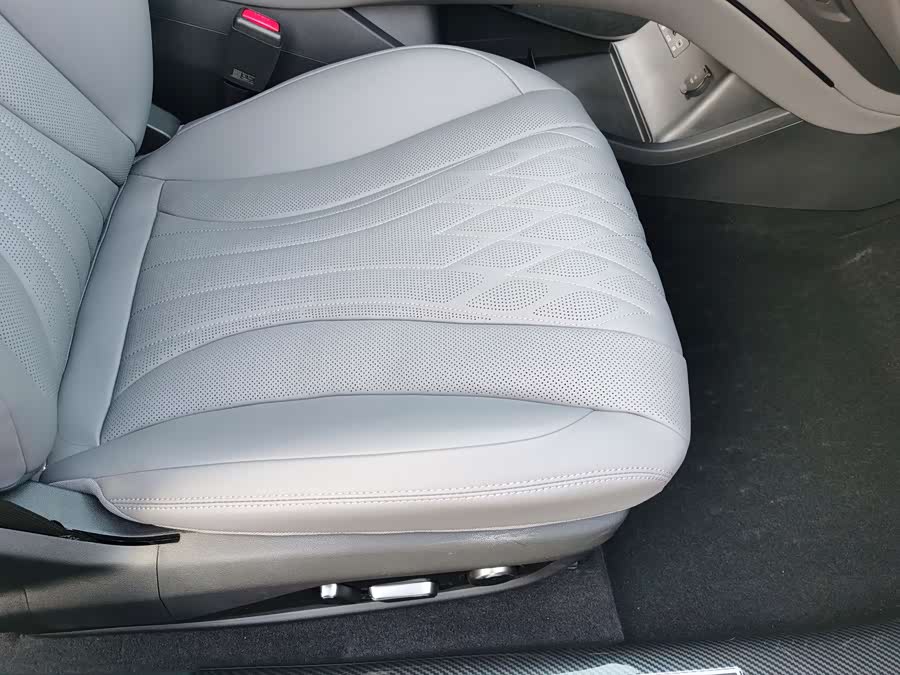 BYD Seal 07 DM-i 2024 car image #14