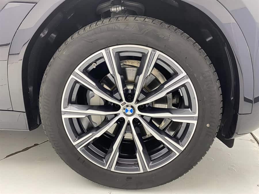 BMW X6 2025 car image #14