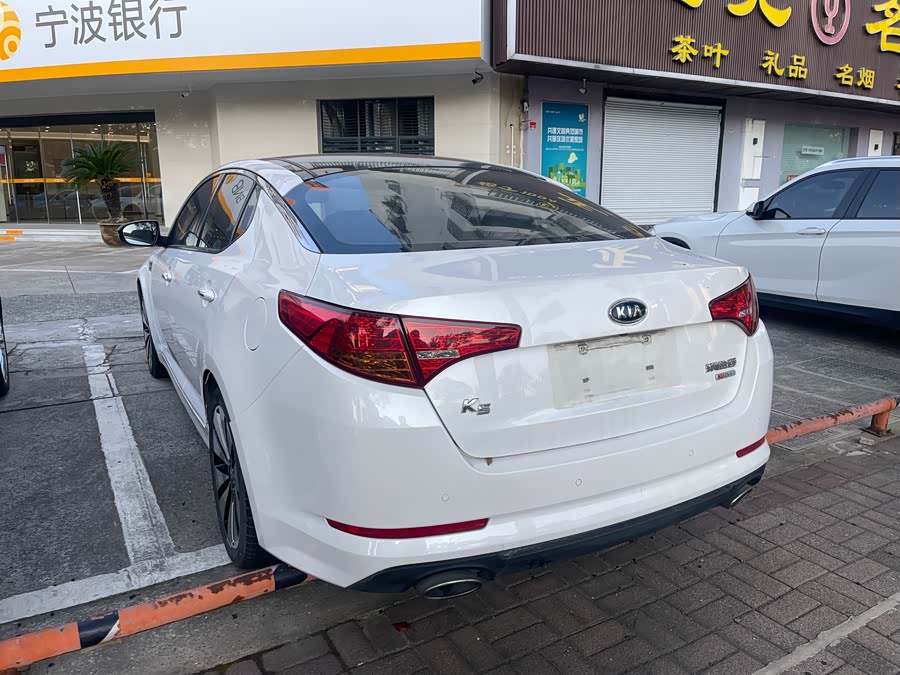 Kia K5 2012 car image #14