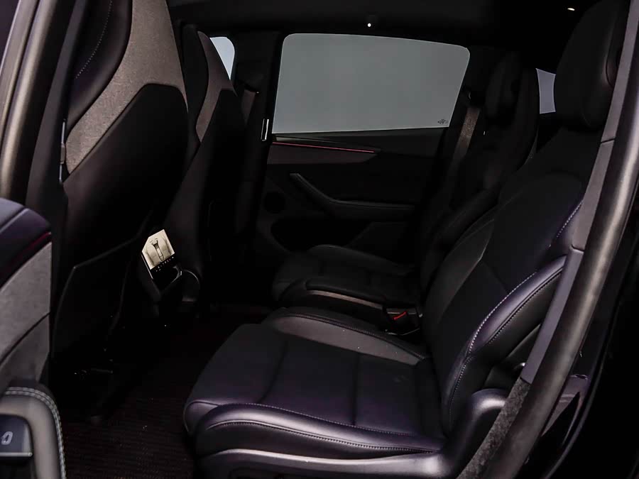 特斯拉 Model Y L 2025 汽车图片 #14