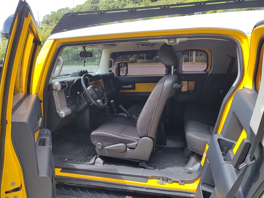 Toyota FJ Cruiser 2017 immagine di auto #14