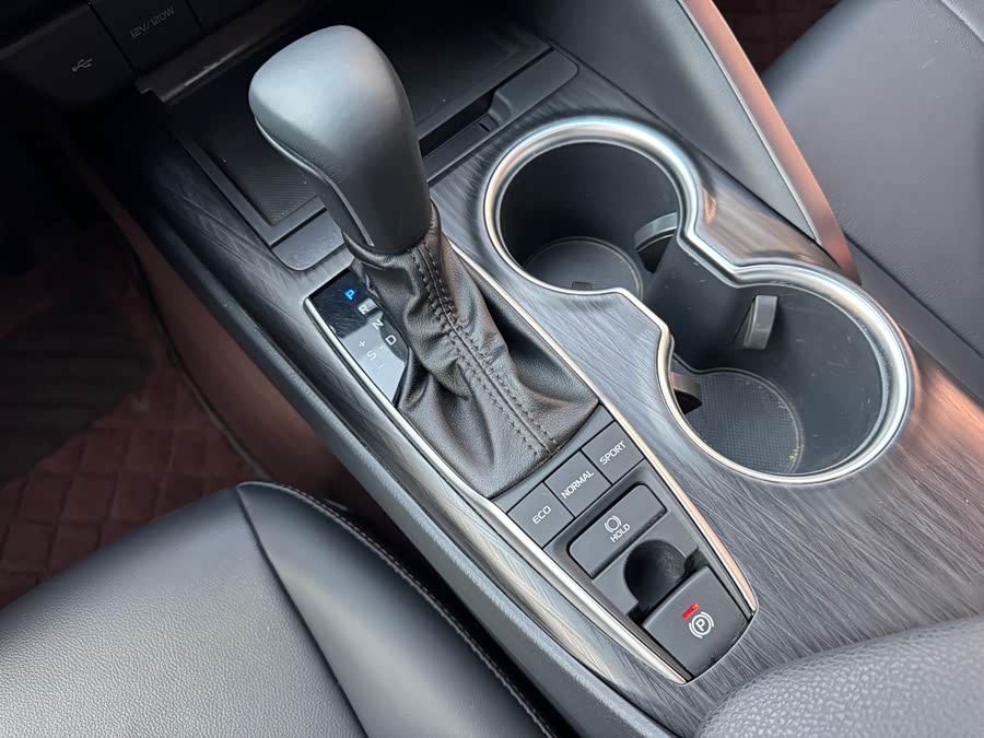 Toyota Camry 2022 car image #14